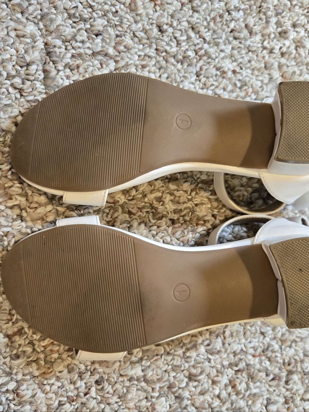 Classic White Ankle-Strap Block Heel Sandals, Girls Size 1 - Picture 8 of 8